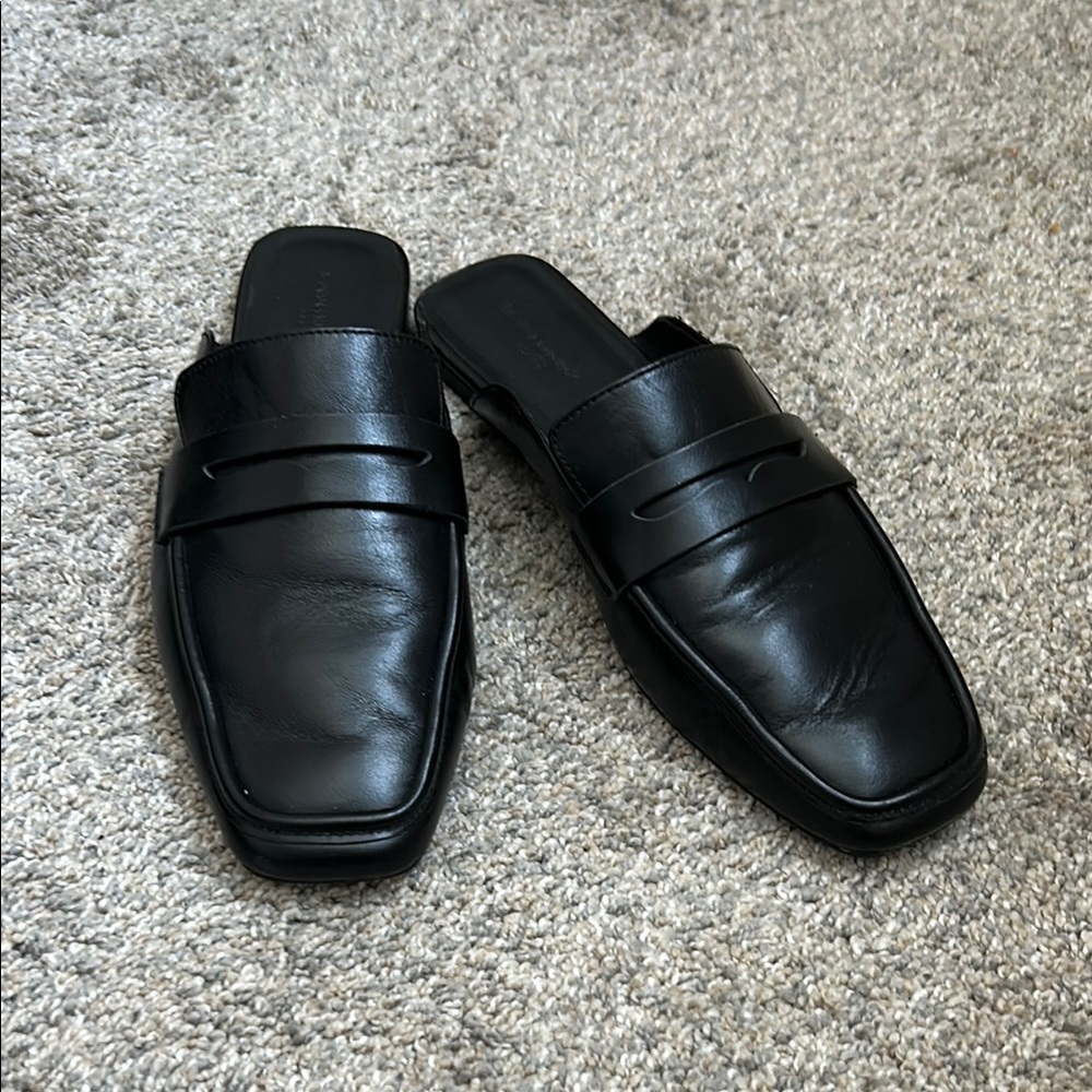 Banana Republic Women’s Black Leather Mules
